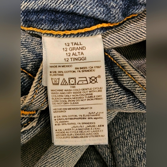 TALL Womans Old Navy Extra High Rise Wide Leg Jeans in 12 Tall. Worn Once! - Picture 3 of 9